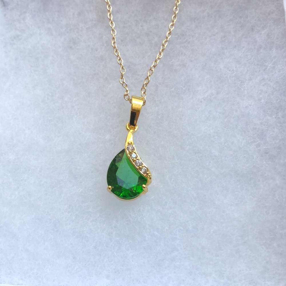 Gold/Emerald Green Pendant Set - Picture 7 of 9